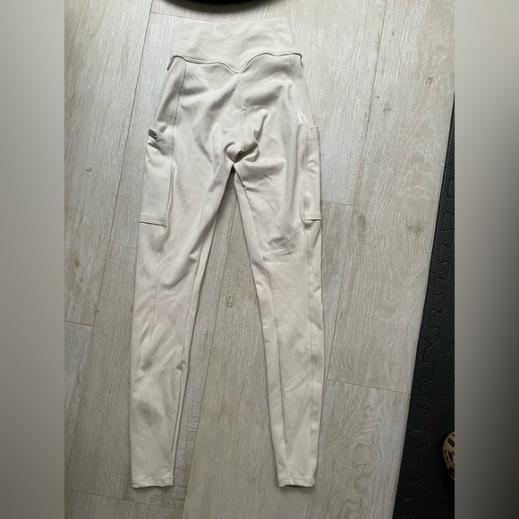 Bombshell ribbed pocket leggings in cream/ off white - Picture 2 of 7